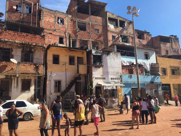 Caso aconteceu na Rua do Campão, no Vale das Pedrinhas — Foto: João Souza/G1 BA