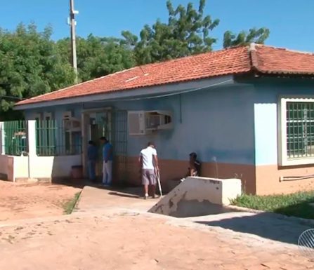 Homem foi levado para a Delegacia de Barreiras, no oeste da Bahia — Foto: Reprodução/ TV Bahia
