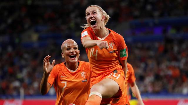 Groenen comemora o gol da vitória da Holanda (Foto: Reuters)