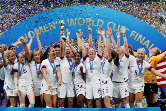 A seleção dos Estados Unidos comemora o título da Copa do Mundo feminina após vencer a Holanda, em Lyon, na França - 07/07/2019 (REUTERS/Bernadett Szabo/Reuters)