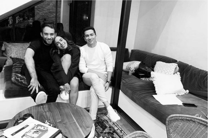 Anitta ao lado de seu novo empresário, Brandon Silverstein (à esquerda) e do irmão, Renan Machado (Reprodução/Instagram)
