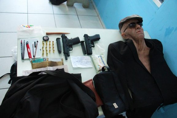 PM apreende máscara usada em tentativa de roubo a banco em Jaraguá do Sul — Foto: Polícia Militar/Divulgação