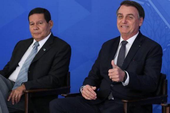 Presidente da República Jair Bolsonaro acompanhado do Vice-Presidente Hamilton Mourão (Marcos Corrêa/PR)