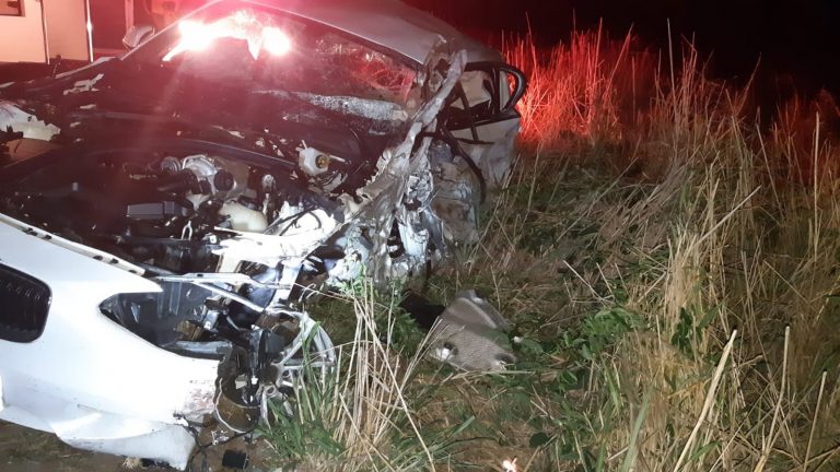 Motorista de BMW morreu após acidente com carretas — Foto: Polícia Rodoviária Federal
