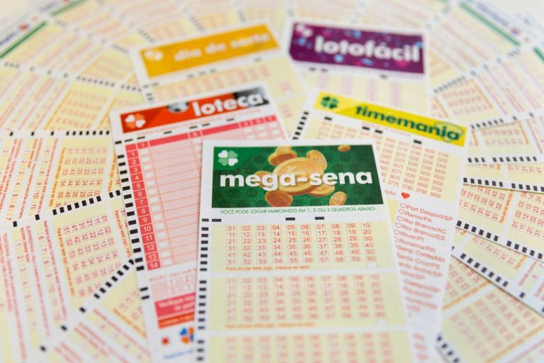 Bilhetes para apostas nas loterias — Foto: Marcelo Brandt/G1