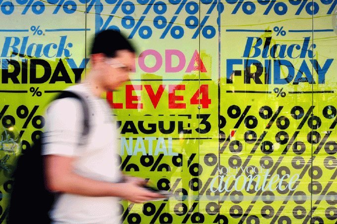 Black Friday: consumidores também optaram por métodos de entregas diferentes para economizar no frete (Rovena Rosa/Agência Brasil)