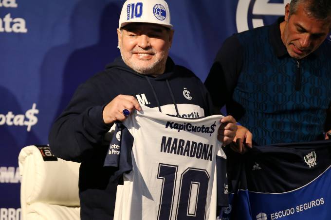 Diego Maradona durante sua apresentação como técnico do Gimnasia La Plata - 8/9/2019 REUTERS/Agustin Marcarian/Reuters
