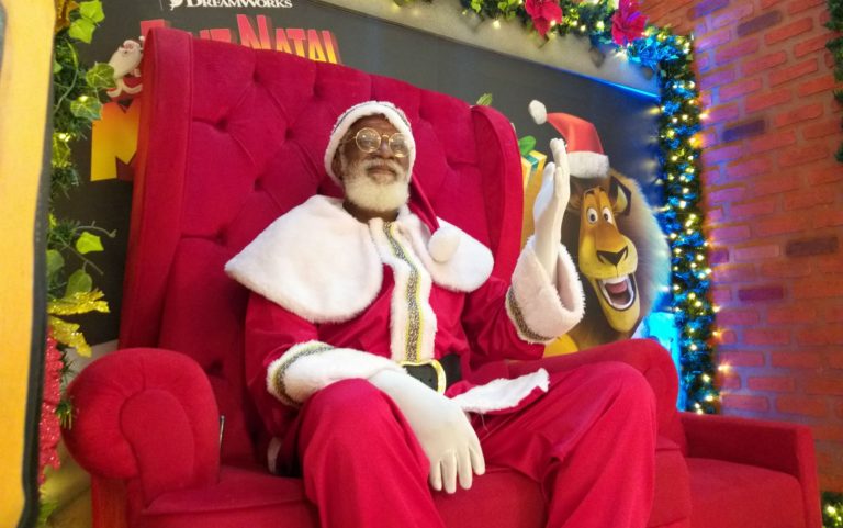 Ubirajara Araú é o primeiro Papai Noel de um shopping de Salvador — Foto: Alan Oliveira/G1