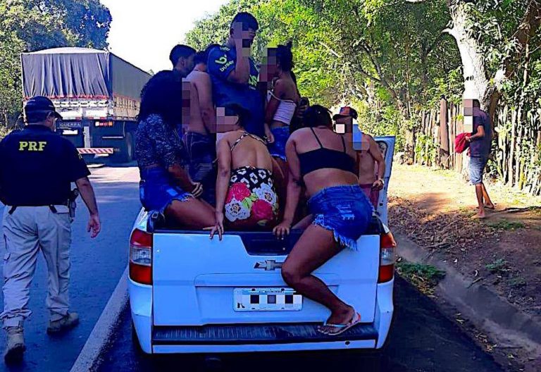 Homem é preso por dirigir bêbado e excesso de passageiros na Bahia — Foto: Divulgação/PRF