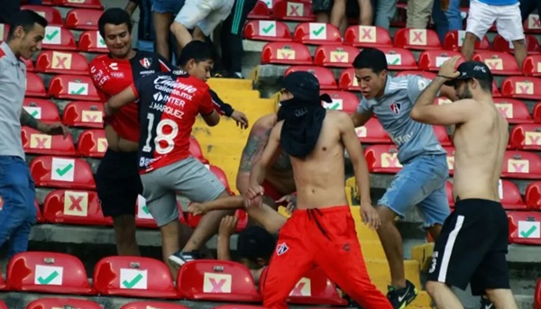 Briga entre torcedores deixa 22 feridos em partida do campeonato