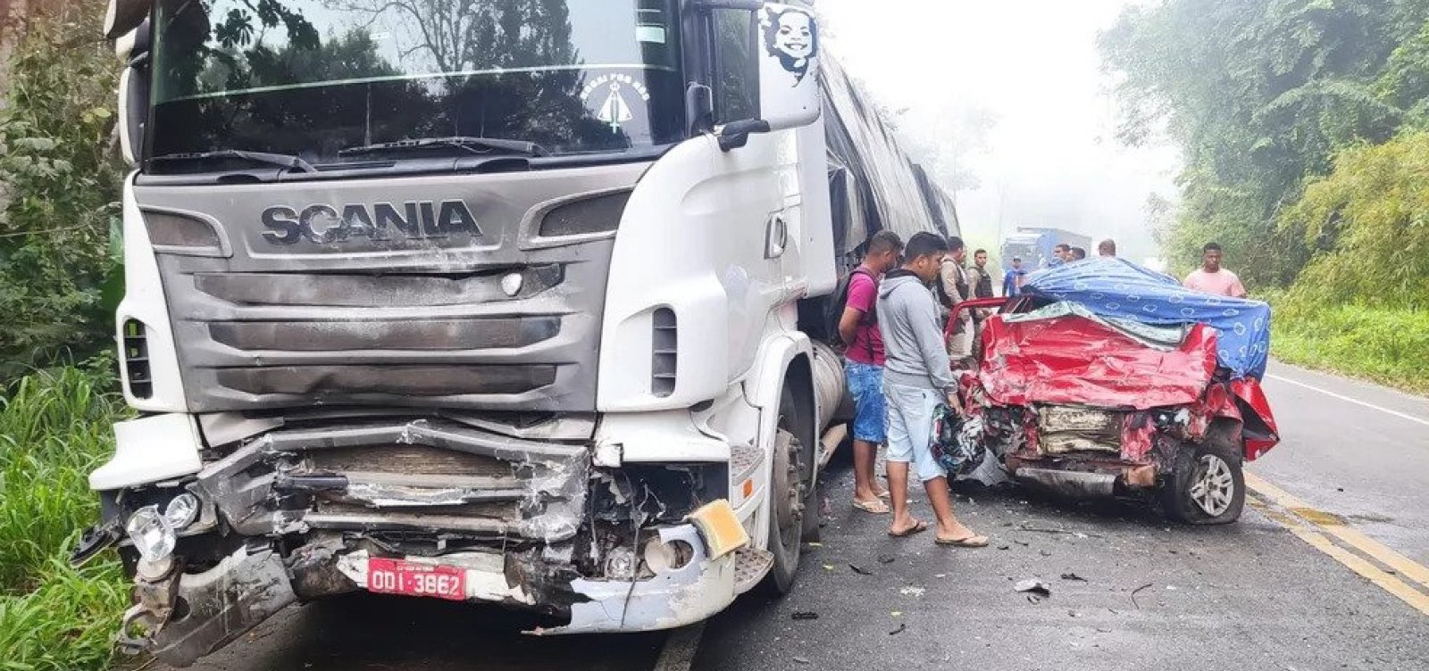 Acidente Entre Carro E Caminh O Deixa Dois Mortos Na Br Voz Da Bahia