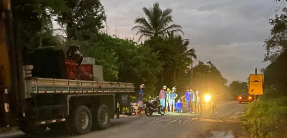 Motociclista morre após batida com caminhão no extremo sul da Bahia