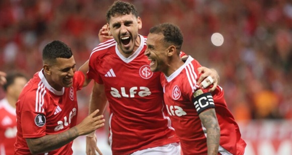 Internacional derrota Nacional-URU e volta à zona de classificação da Libertadores